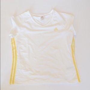 ⭐️ADIDAS STRIPED V-NECK T-SHIRT⭐️